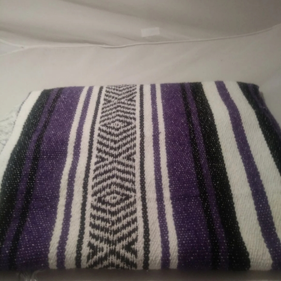 Full-Size Purple Throw or Blanket - Picture 3 of 5